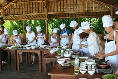 Authentic Vietnamese Culinary Experience: Bicycle Tour, Cooking Class, and Foot Massage in Hoi An